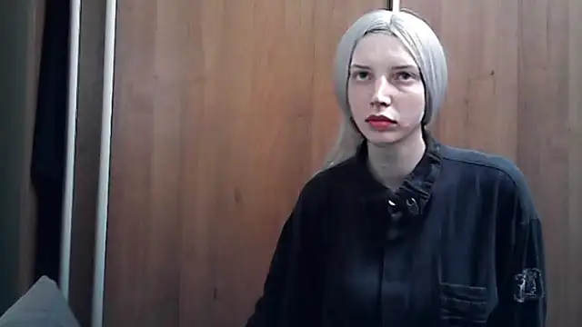 Crimson Lady online show from May 2026 05:30:02 PM