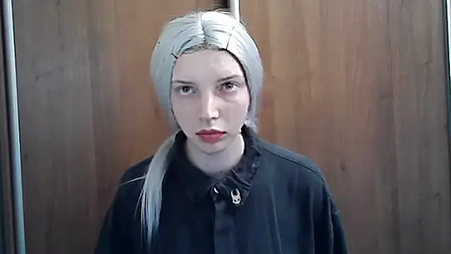 Crimson Lady online show from May 2026 05:41:01 PM