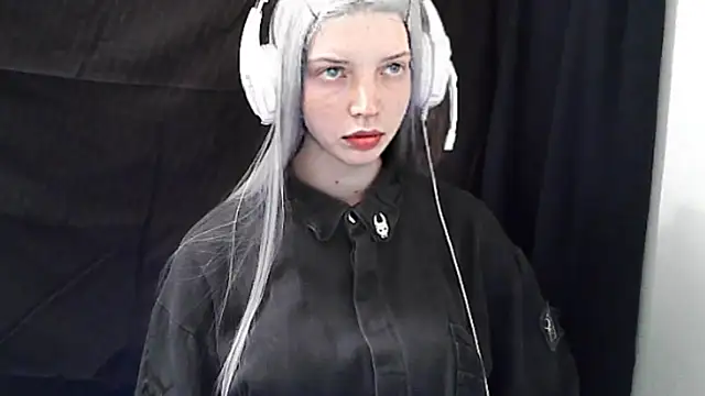 Crimson Lady online show from May 2026 06:04:02 PM