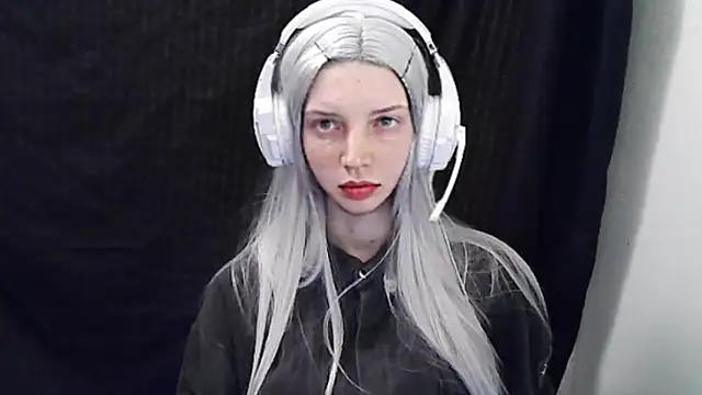 Crimson Lady online show from May 2026 06:50:01 PM