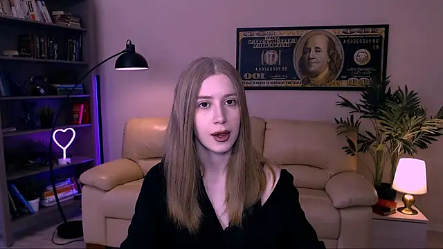 Snapshot of cheeky_chick chatting on May 2026 01:43:02 PM cheeky chick online show from May 2026 01:43:02 PM