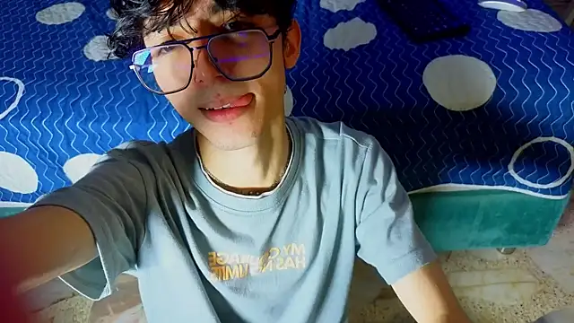 Snapshot of Twink_Sebas7 chatting on April 2026 12:11:02 PM Twink Sebas7 online show from April 2026 12:11:02 PM