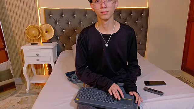 Twink Sebas7 online show from July 2026 12:22:02 PM