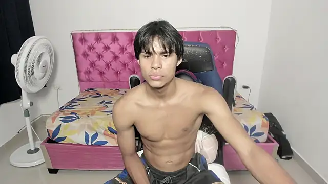 Snapshot of skinny_sam chatting on June 2026 02:53:01 AM skinny sam online show from June 2026 02:53:01 AM