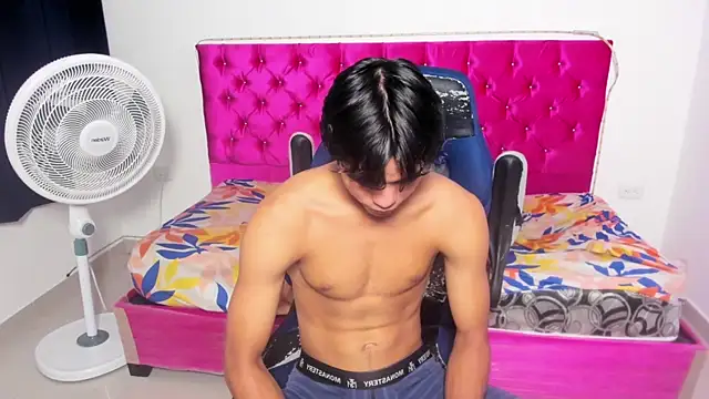 Snapshot of skinny_sam chatting on June 2026 05:28:01 AM skinny sam online show from June 2026 05:28:01 AM