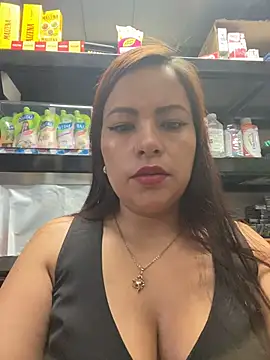 MIA ROSSEEE online show from May 2026 12:11:02 PM
