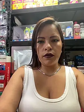 MIA ROSSEEE online show from May 2026 01:08:01 PM