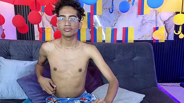 Snapshot of triiangel_latinboy chatting on July 2026 12:24:02 PM triiangel latinboy online show from July 2026 12:24:02 PM