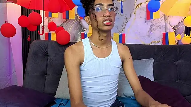 Snapshot of triiangel_latinboy chatting on July 2026 12:42:02 PM triiangel latinboy online show from July 2026 12:42:02 PM