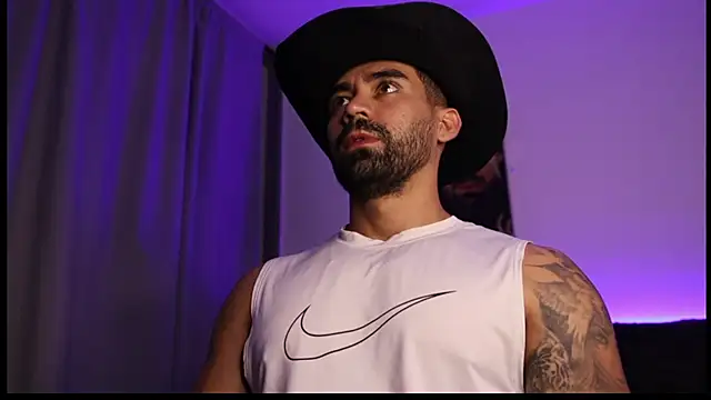 Snapshot of miike_smit chatting on April 2026 01:34:02 AM miike smit online show from April 2026 01:34:02 AM