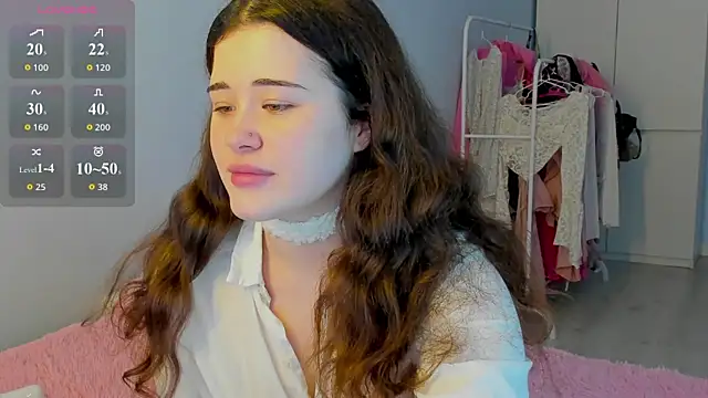 Snapshot of ChloeBlisss chatting on June 2026 04:17:01 AM ChloeBlisss online show from June 2026 04:17:01 AM