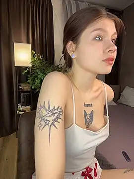 Snapshot of RinaIvory chatting on April 2026 03:18:02 PM RinaIvory online show from April 2026 03:18:02 PM