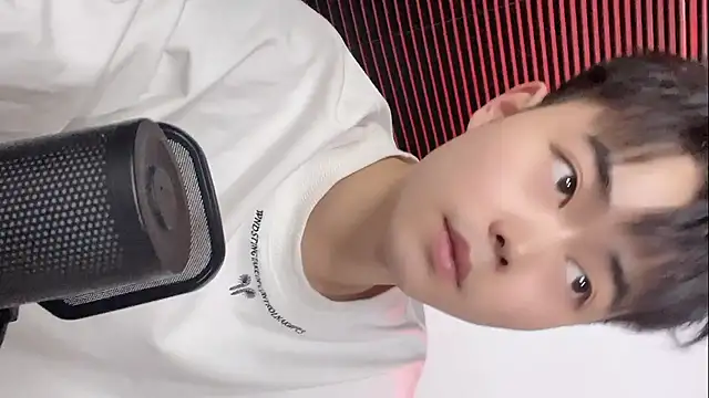 Snapshot of GUCCI-BOY1314 chatting on April 2026 12:47:02 PM GUCCI-BOY1314 online show from April 2026 12:47:02 PM