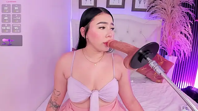 Snapshot of kitty_bluuee chatting on April 2026 03:40:02 AM kitty bluuee online show from April 2026 03:40:02 AM