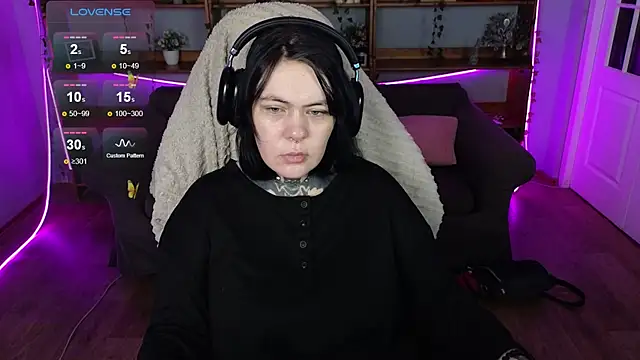 QwertyAnnie Lbo online show from April 2026 01:21:01 AM