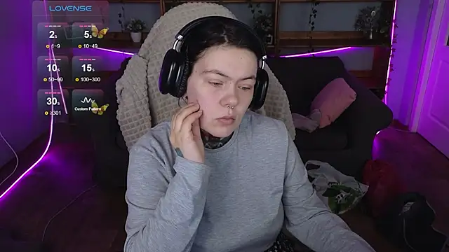 QwertyAnnie Lbo online show from April 2026 01:22:02 AM