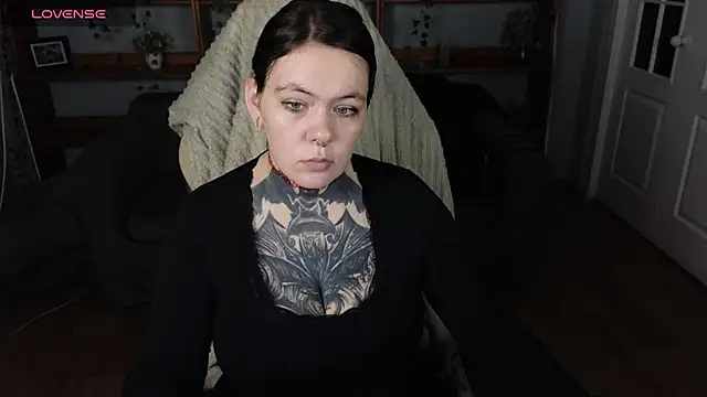 Snapshot of QwertyAnnie_Lbo chatting on April 2026 03:54:02 PM QwertyAnnie Lbo online show from April 2026 03:54:02 PM