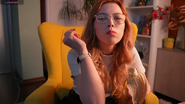 SonyaCubine online show from April 2026 11:37:01 AM