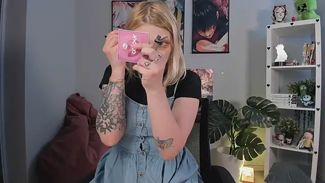 Snapshot of avatarweek chatting on April 2026 02:22:01 PM avatarweek online show from April 2026 02:22:01 PM