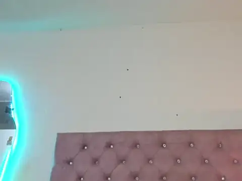 laurenlaine online show from April 2026 02:24:01 PM