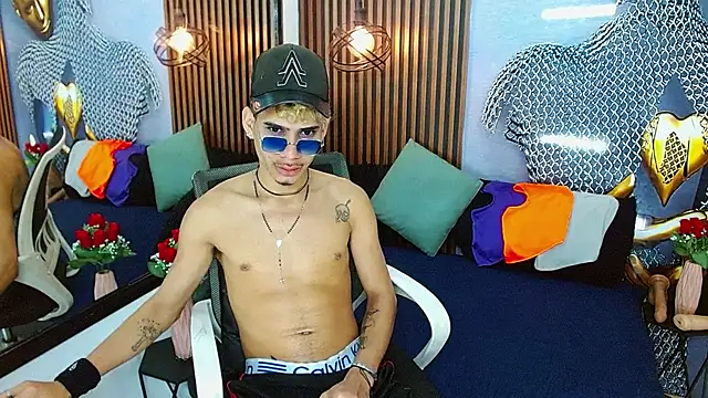 Snapshot of Skinny_cute_Alyer chatting on May 2026 02:20:02 AM Skinny cute Alyer online show from May 2026 02:20:02 AM
