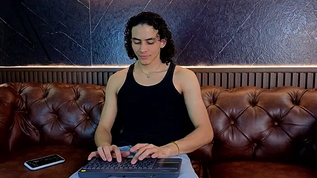 LucaAlessi online show from April 2026 02:11:02 PM