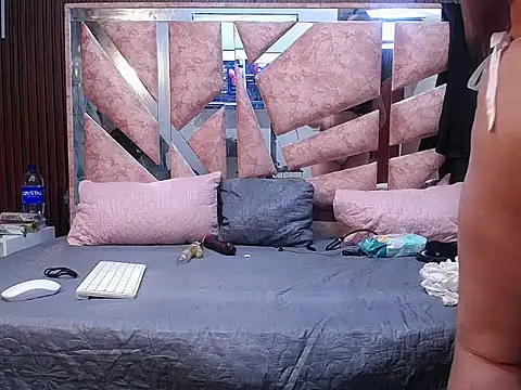 scarletjonescl202 online show from April 2026 04:03:01 PM