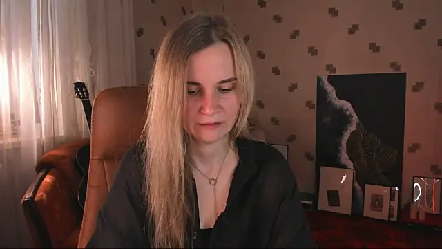 Snapshot of MiaSparkes chatting on June 2026 11:30:02 AM MiaSparkes online show from June 2026 11:30:02 AM