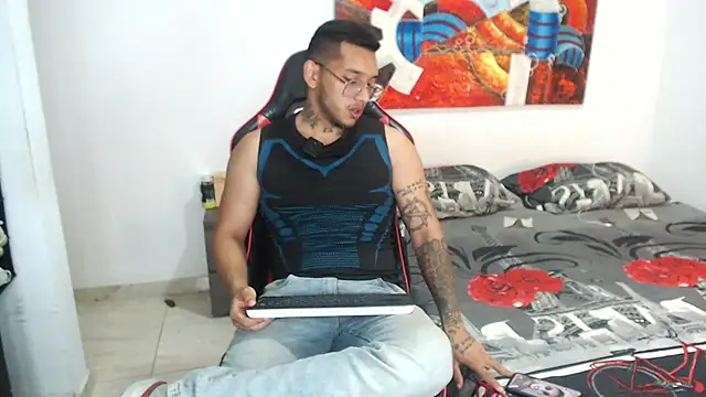 Snapshot of Andymanfit chatting on April 2026 11:41:01 PM Andymanfit online show from April 2026 11:41:01 PM