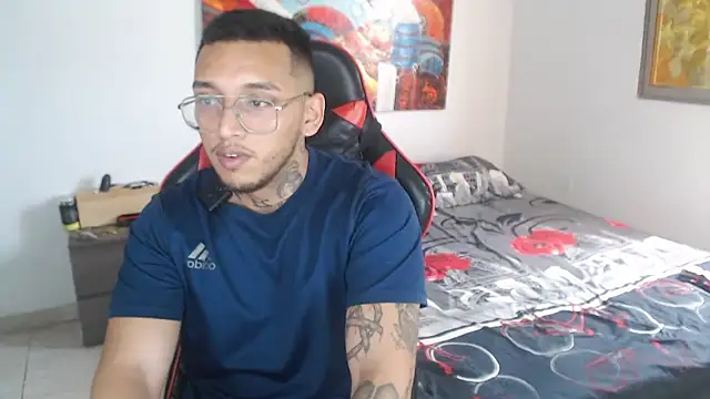 Snapshot of Andymanfit chatting on April 2026 09:28:01 PM Andymanfit online show from April 2026 09:28:01 PM