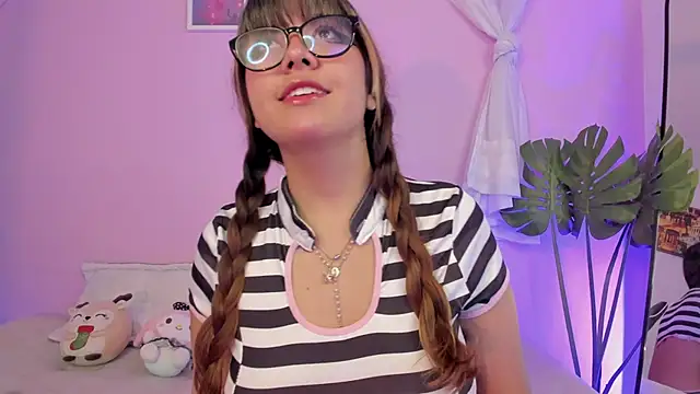 honey m00n online show from April 2026 05:54:02 PM
