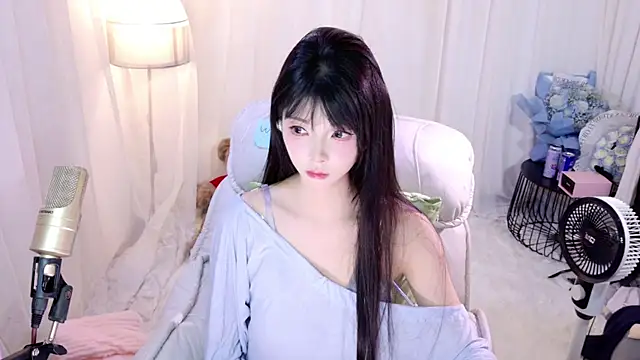 Snapshot of Zoe-001 chatting on April 2026 02:08:02 PM Zoe-001 online show from April 2026 02:08:02 PM