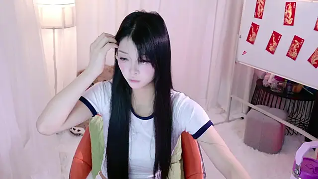 Snapshot of Zoe-001 chatting on June 2026 12:18:02 PM Zoe-001 online show from June 2026 12:18:02 PM