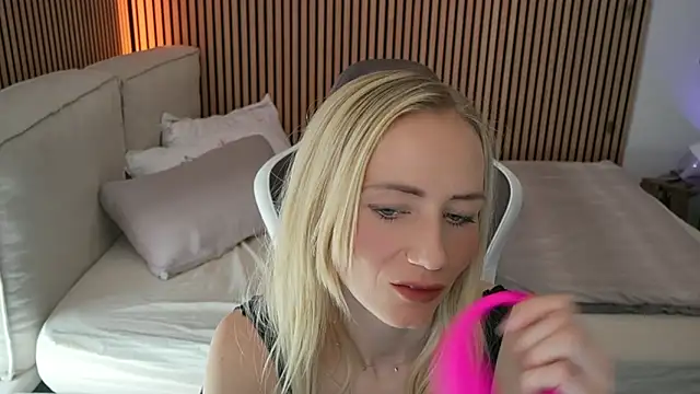 Ella Mysterie online show from April 2026 08:45:01 AM