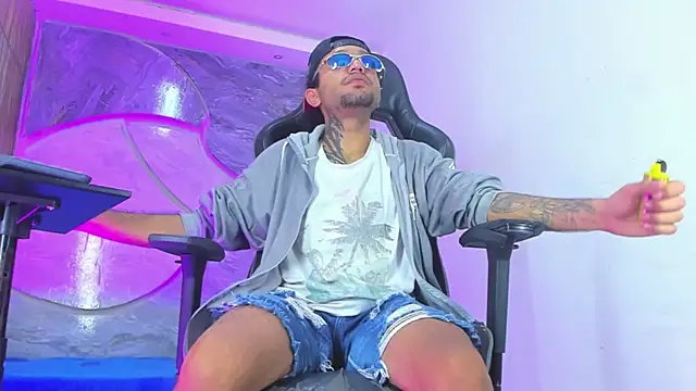 Snapshot of Josh_Hot_Sex chatting on April 2026 12:32:01 PM Josh Hot Sex online show from April 2026 12:32:01 PM