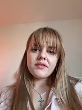 Snapshot of starlitceleste chatting on April 2026 01:30:02 AM starlitceleste online show from April 2026 01:30:02 AM