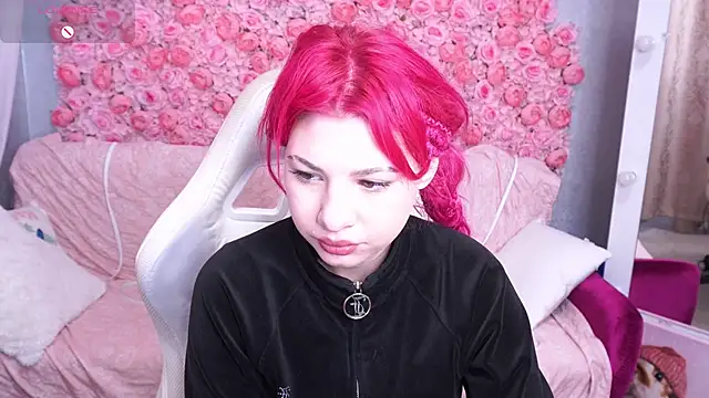 Snapshot of PinkyTrix chatting on April 2026 05:36:01 AM PinkyTrix online show from April 2026 05:36:01 AM