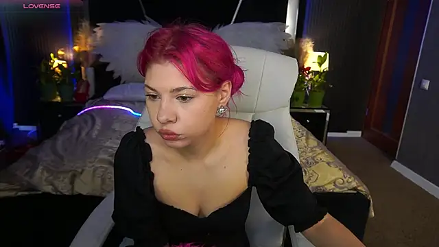 Snapshot of PinkyTrix chatting on April 2026 12:41:01 PM PinkyTrix online show from April 2026 12:41:01 PM