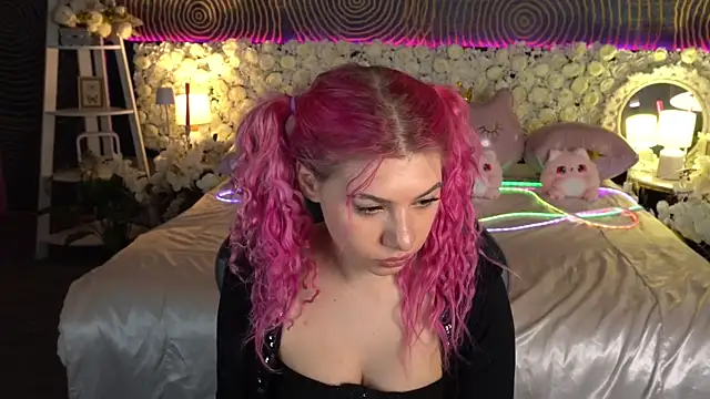 Snapshot of PinkyTrix chatting on May 2026 12:46:02 PM PinkyTrix online show from May 2026 12:46:02 PM