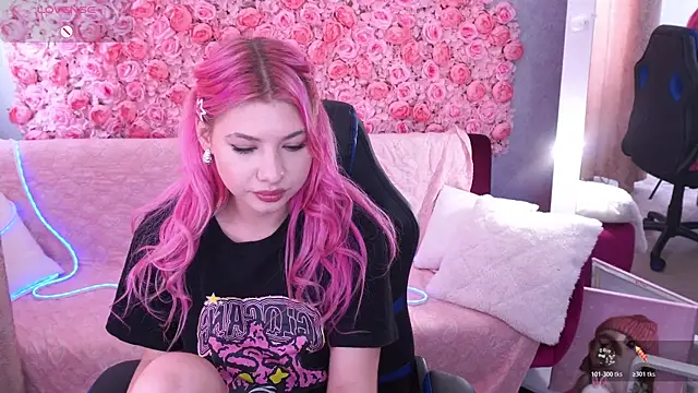 Snapshot of PinkyTrix chatting on May 2026 12:43:02 PM PinkyTrix online show from May 2026 12:43:02 PM