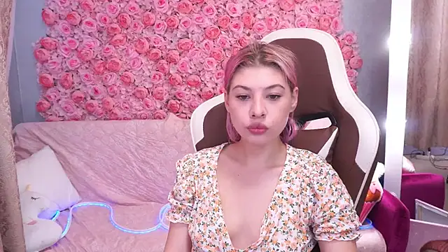 Snapshot of PinkyTrix chatting on June 2026 05:42:01 AM PinkyTrix online show from June 2026 05:42:01 AM