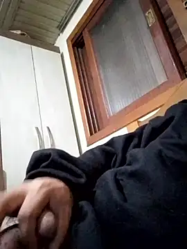 Snapshot of Linfyre chatting on April 2026 10:44:02 PM Linfyre online show from April 2026 10:44:02 PM