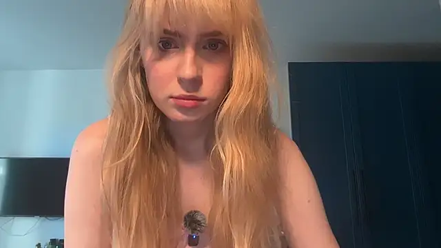 Snapshot of AliceStruble chatting on May 2026 11:39:02 AM AliceStruble online show from May 2026 11:39:02 AM