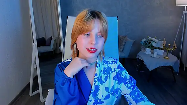 VivienneHebert online show from April 2026 01:41:02 PM