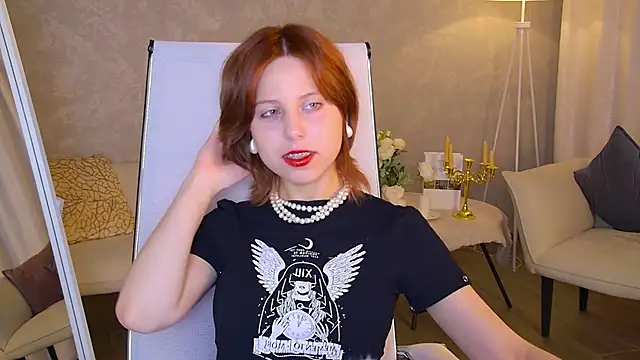 VivienneHebert online show from May 2026 10:04:02 PM