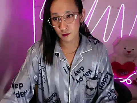 Snapshot of Holley_Molley chatting on April 2026 05:07:01 PM Holley Molley online show from April 2026 05:07:01 PM