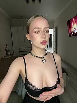 AlisaPearl online show from April 2026 08:20:02 PM