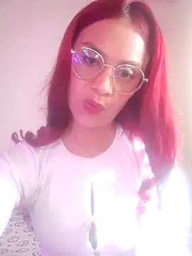 Snapshot of tinny_emiily chatting on April 2026 01:34:02 PM tinny emiily online show from April 2026 01:34:02 PM