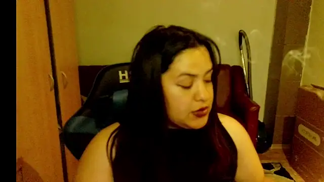 Snapshot of Karolina_j chatting on April 2026 01:08:01 AM Karolina j online show from April 2026 01:08:01 AM