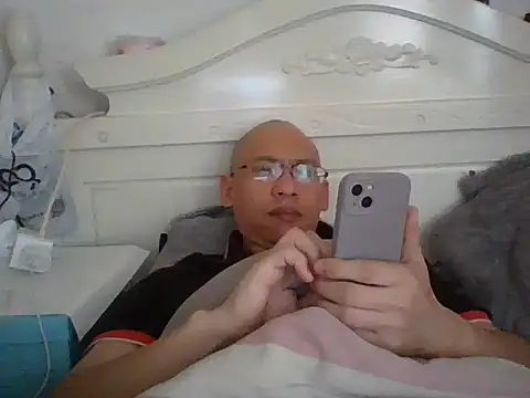 Snapshot of benly118 chatting on April 2026 01:00:01 AM benly118 online show from April 2026 01:00:01 AM